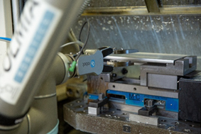 RG6 gripper and HEX sensor help address the shortage of skilled workers, tending a CNC machine all night so employees can focus on demanding tasks such as technical drawings or quality inspection. 