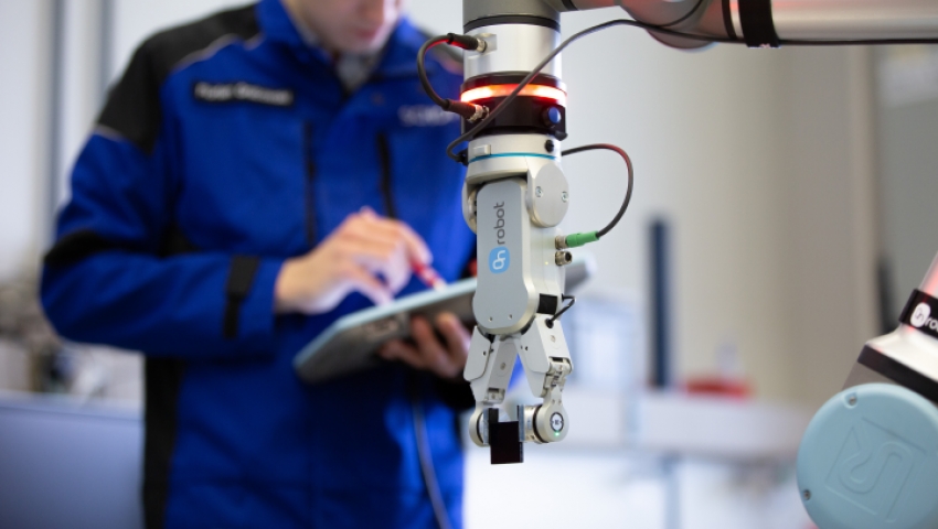 SCHOTT AG automates quality inspection with OnRobot